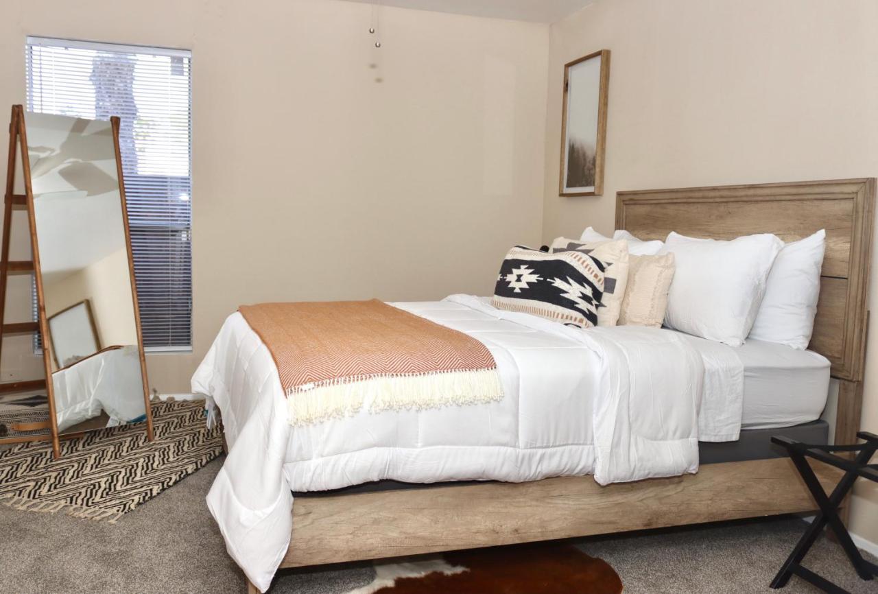 Chic Boho Cottage -Self Check In, Fully Furnished, & Free Parking هيوستن المظهر الخارجي الصورة